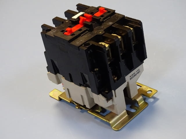 Контактор Telemecanique LC1-D633 M7 contactor 80A 220V/50Hz, град Пловдив - снимка 3