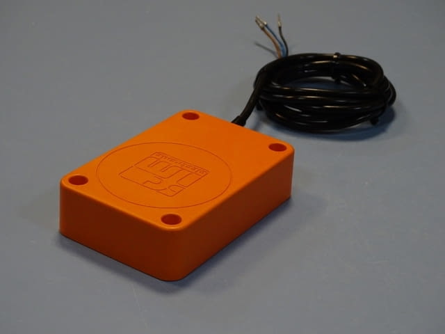 Индуктивен сензор EFECTOR ID-3050-BPKG inductive sensor 250mA - снимка 1