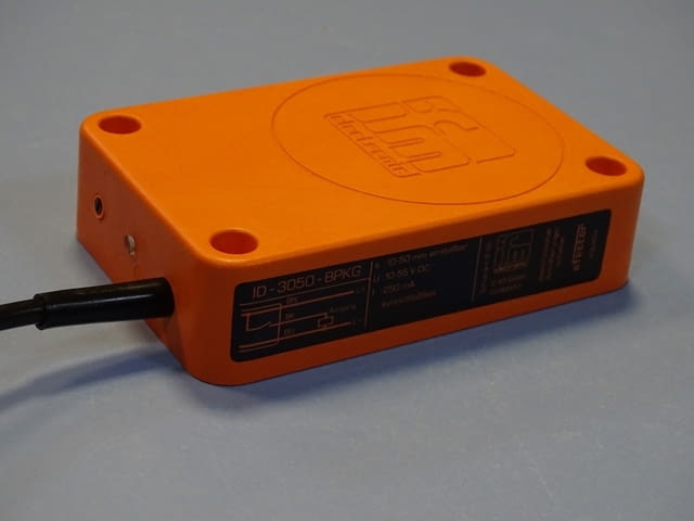 Индуктивен сензор EFECTOR ID-3050-BPKG inductive sensor 250mA - снимка 3