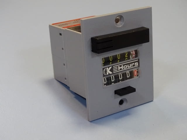 Електромеханичен брояч на време Kubler HVa 15.31 electromechanical time couter - снимка 1