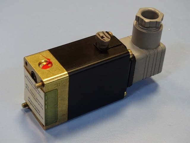 Магнет вентил Burkert 331-C-1.5-B-MS 3/2 way solenoid valve 220VAC - снимка 6