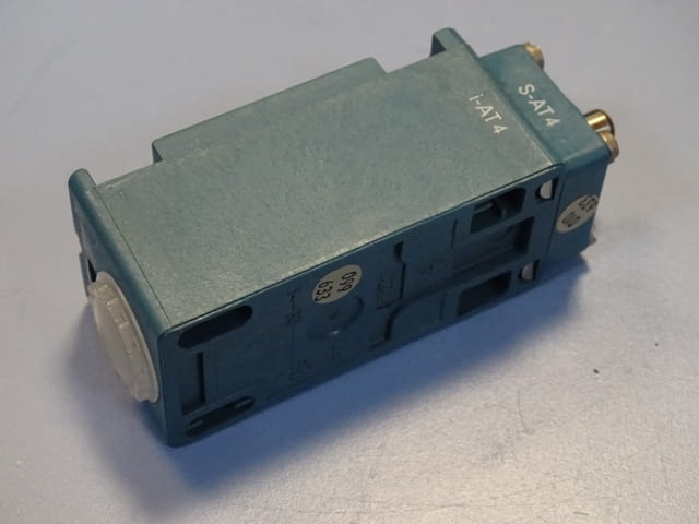 Изключвател краен Klockner-Moeller AT4/i limit switch 220V, град Пловдив | Промишлено Оборудване - снимка 4