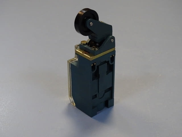 Изключвател краен Klockner-Moeller AT-1/i limit switch 220V, град Пловдив - снимка 5