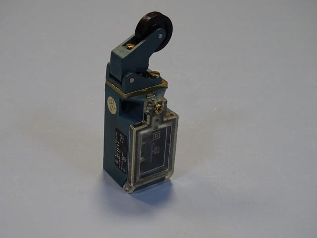 Изключвател краен Klockner-Moeller AT-1/i limit switch 220V, град Пловдив - снимка 6