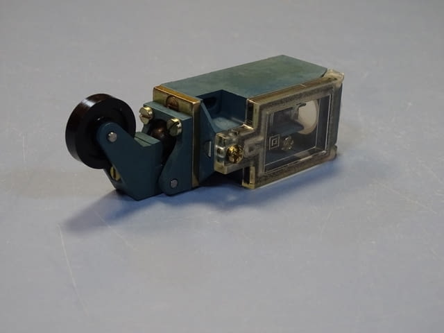 Изключвател краен Klockner-Moeller AT-1/i limit switch 220V, град Пловдив - снимка 7