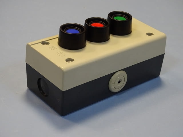 Бутониера 3-бутона Klockner-Moeller 099612, град Пловдив | Промишлено Оборудване - снимка 1