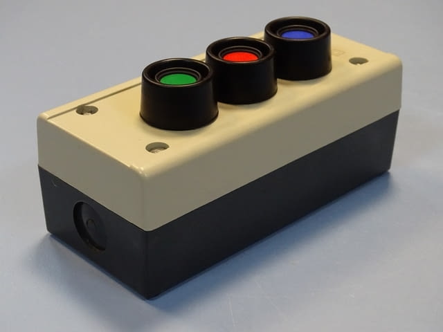 Бутониера 3-бутона Klockner-Moeller 099612, град Пловдив | Промишлено Оборудване - снимка 3