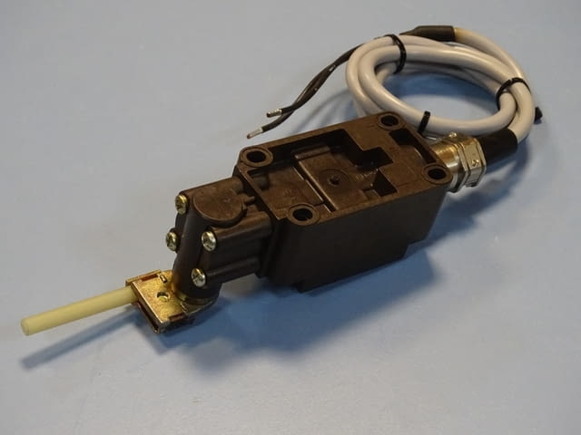 Краен изключвател Schmersal T4V7H336-11z limit switch 220V, град Пловдив | Промишлено Оборудване - снимка 4