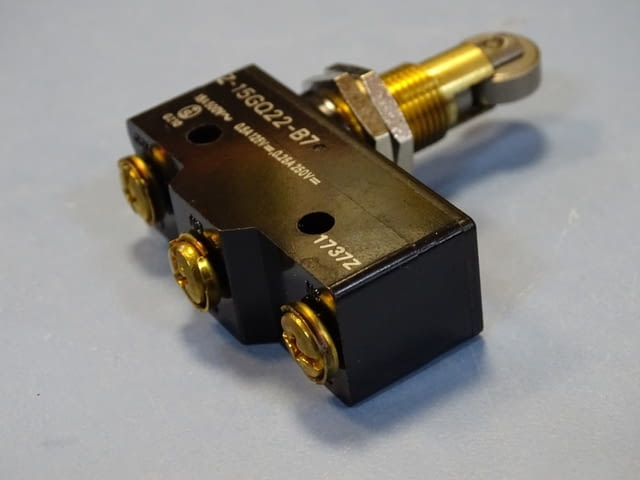 Краен микроизключвател Omron Z-15GQ22-B7 Limit Switch 15A/500VAC - снимка 2