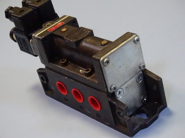 Пневматичен разпределител SHOKU-HERION 5BC-04F solenoid valve 100VAC - снимка 2