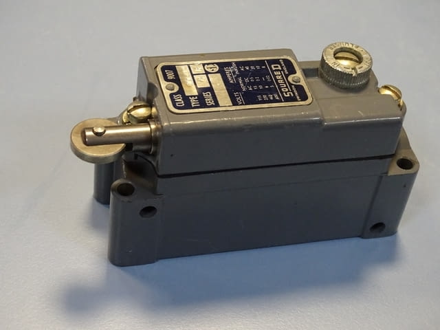 Изключвател краен SQUARED AW-32 limit switch 10A, град Пловдив | Промишлено Оборудване - снимка 2