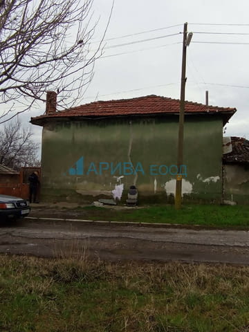 Двуетажна къща с гараж в с. Димитриево, община Чирпан, село Димитриево | Къщи / Вили - снимка 7