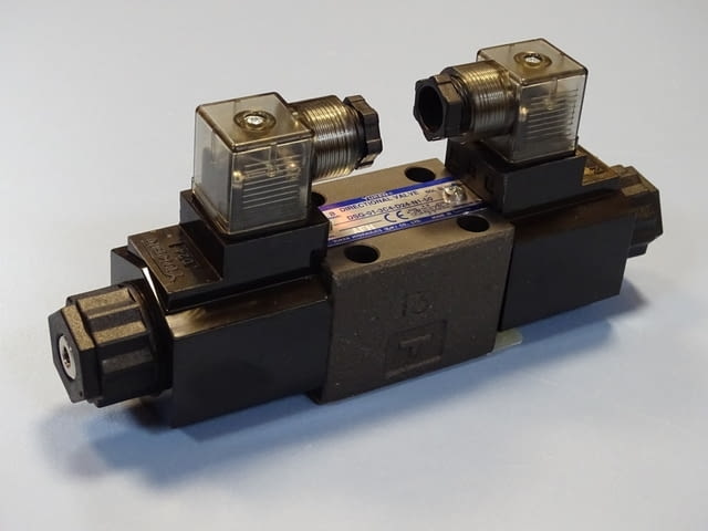 Хидравличен разпределител YUKEN DSG-01-3C4-D24-N1-50 directional valve - снимка 2