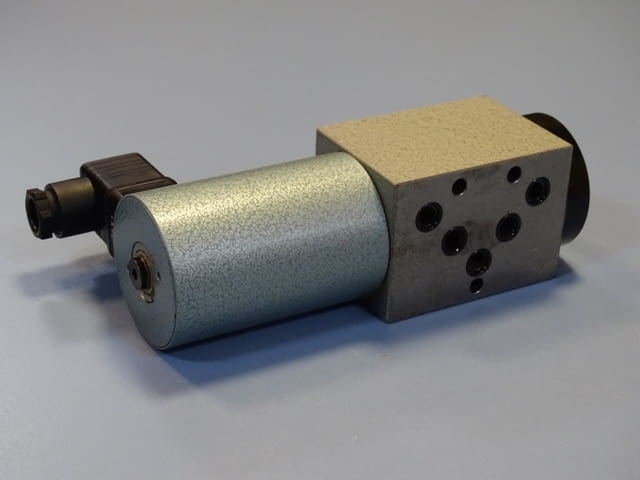 Хидравличен разпределител WANDFLUH-HYDRAULIK 4Z7b 24VDC hydraulik control valve - снимка 4