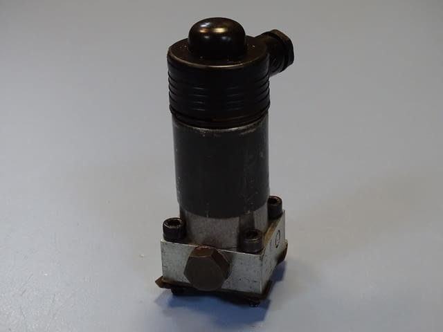 Хидравличен вентил HAWE GZ3.1 24VDC hydraulik directional valve - снимка 1