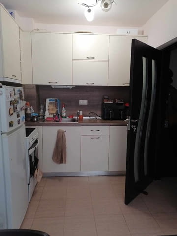 Давам под наем двустаен съвременно обзаведен в нова кооперация в комплекс Южен Оазис 4 -6 наемът е - снимка 2