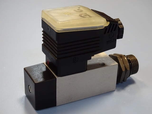 Пресостат вакуумен HYDAC VR2/D/L24 differential pressure filter clogging indicator - снимка 2