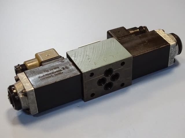 Хидравличен разпределител "Хидравлика" тип РХ 06011 320Bar 24VDC hidraulic solenoid valve - снимка 4