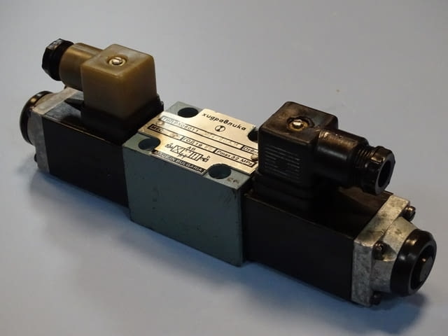 Хидравличен разпределител "Хидравлика" тип РХ 06011 320Bar 24VDC hidraulic solenoid valve - снимка 7