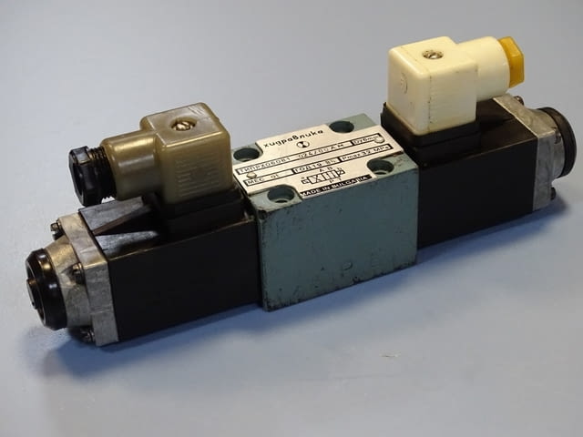 Хидравличен разпределител "Хидравлика" тип РХ 06081 024/00AM 320Bar 24VDC hidraulic solenoid valve - снимка 1