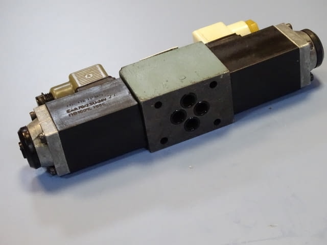 Хидравличен разпределител "Хидравлика" тип РХ 06081 024/00AM 320Bar 24VDC hidraulic solenoid valve - снимка 5