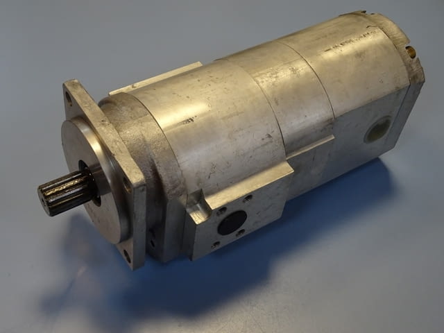 Хидравлична зъбна помпа "Prva Petoletka" 3117.317.91 Hydraulic pump - снимка 1