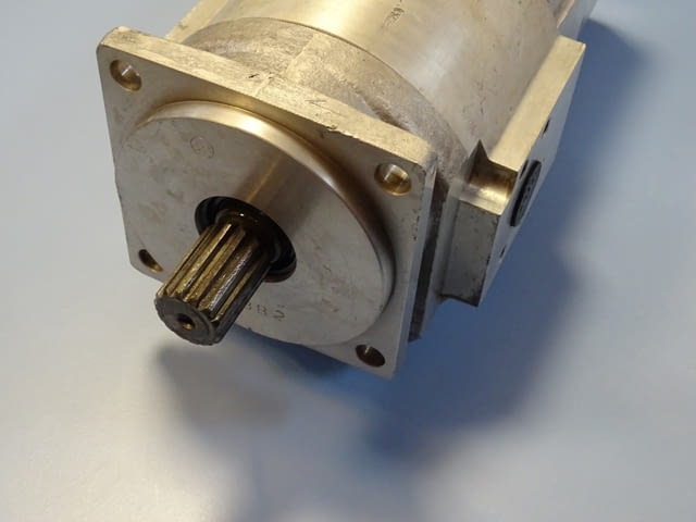 Хидравлична зъбна помпа "Prva Petoletka" 3117.317.91 Hydraulic pump - снимка 2