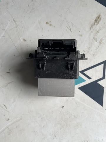 T1000034Z Valio реостат управление за мотор парно от Пежо 208 1.2i VTi, 82 кс., 5 ск., 2018 г. - снимка 1