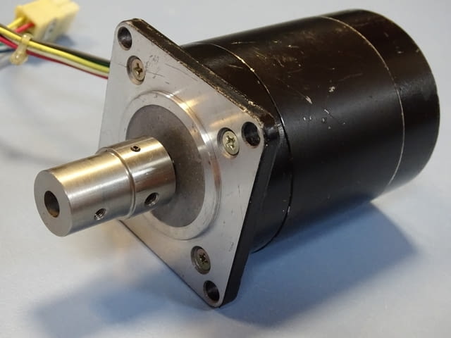 Стъпков мотор VEXTA PH268-23 stepping motor 2-phase 24VDC, city of Plovdiv - снимка 6