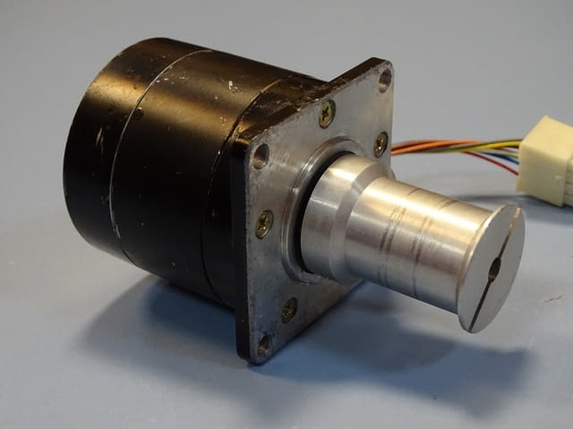 Стъпков мотор VEXTA PH566-A stepping motor 5-phase 24VDC, city of Plovdiv - снимка 4