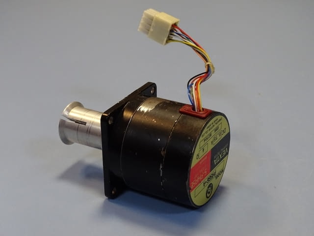 Стъпков мотор VEXTA PH566-A stepping motor 5-phase 24VDC, city of Plovdiv - снимка 7