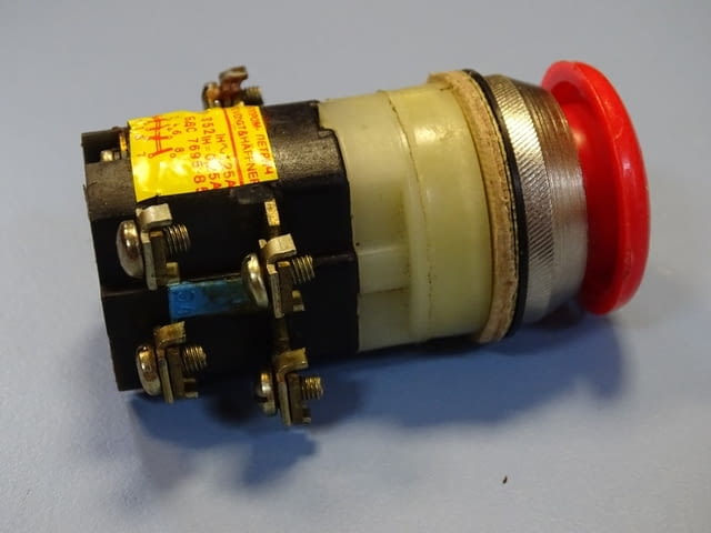 Бутон за аварийно спиране ВТ 352 Елпром Петрич (стоп със завъртане) - снимка 3