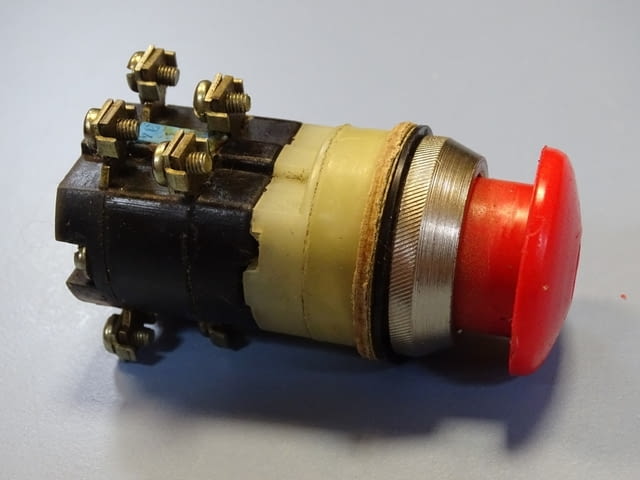 Бутон за аварийно спиране ВТ 352 Елпром Петрич (стоп със завъртане) - снимка 7