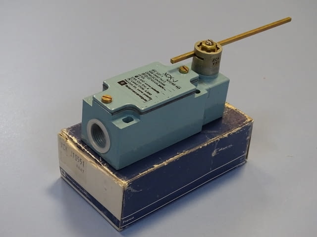Краен изключвател Telemecanigue XCK-J10551 Limit Switch 380VAC - снимка 8