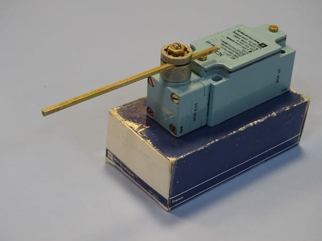 Краен изключвател Telemecanigue XCK-J10551 Limit Switch 380VAC - снимка 10