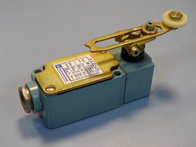 Изключвател Telemecanigue XC2-JC 0131 Limit Switch, city of Plovdiv | Industrial Equipment - снимка 2