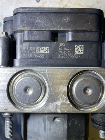 476601842R ABS помпа от Renault Clio 0.9TCe Спирачна система - село Куманово | Резервни Части - снимка 3