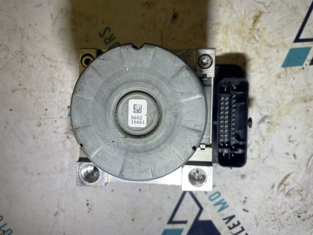 ABS помпа от Peugeot 2008 1. 2THP PureTech 110кс., село Куманово | Резервни Части - снимка 1