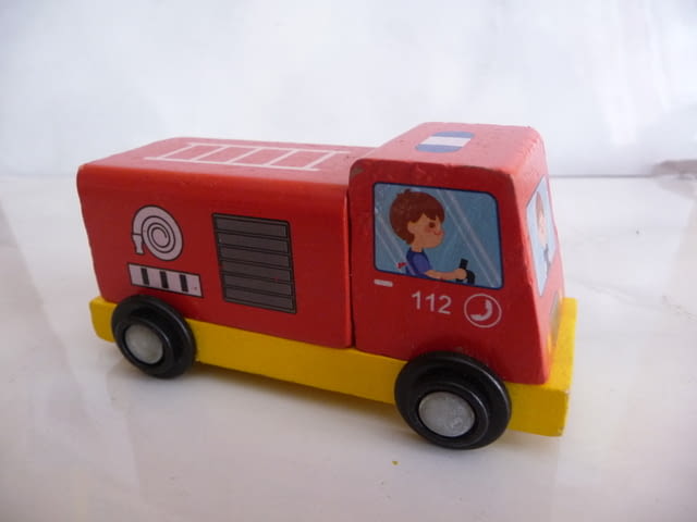 Пожрна 112 дървено камионче пожарникарски камион пожарникар стълба - снимка 1