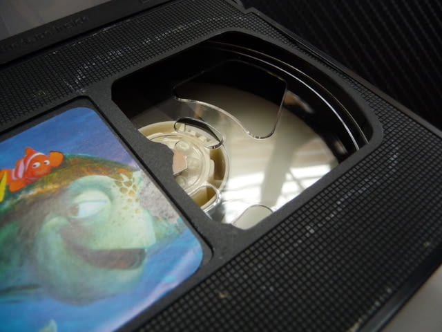 Търсенето на Немо VHS филм Дисни Disney Pixar рибки акули аквариум - снимка 3