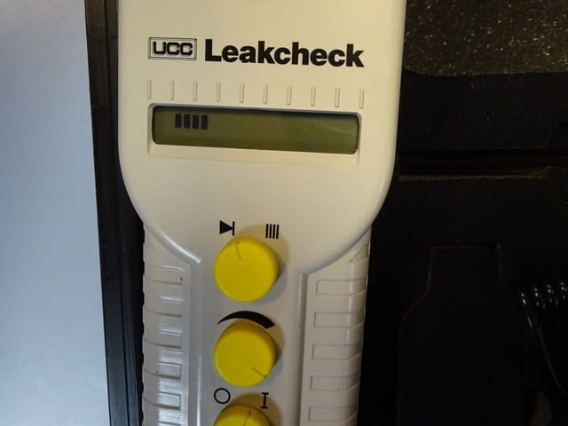 Уред за проверка на утечка UCC Leakcheck Ultrasonic Transmiter Leak Detector UC LD 405 - снимка 4