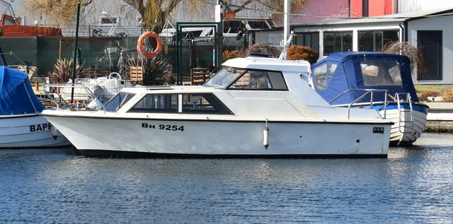 Скандинавска моторна лодка тип Pilothouse, глисираща, 6.60м на 2.35м. Двигател Volvo Penta TMD40A, 6 - снимка 1