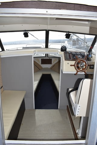 Скандинавска моторна лодка тип Pilothouse, глисираща, 6.60м на 2.35м. Двигател Volvo Penta TMD40A, 6 - снимка 9