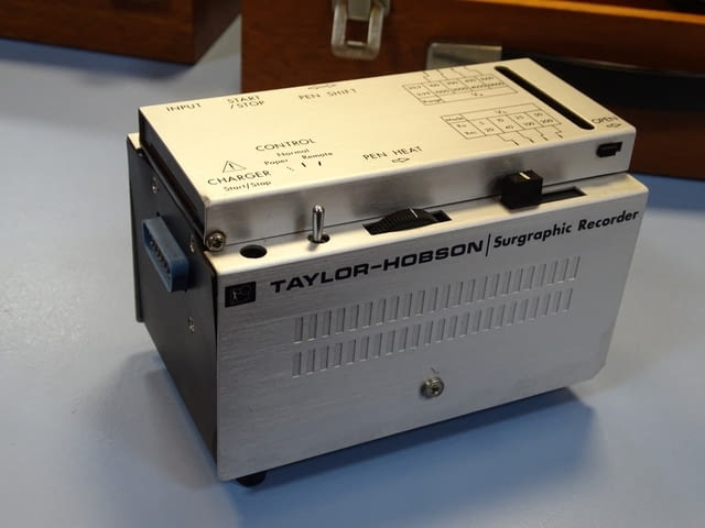 Грапавомер TAYLOR-HOBSON surtronic 3 parameter surgraphic recorder - снимка 7