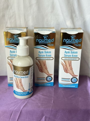 Серум за крака Naumed 150 ml. с колаген + Vitamin C за дълбока хидратация