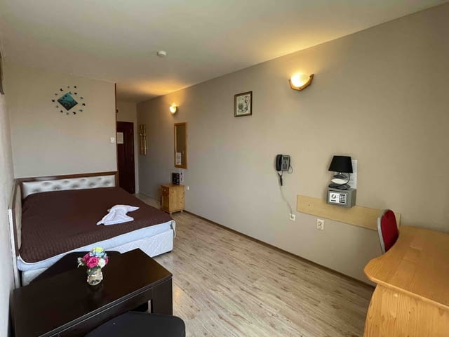 Семеен Хотел "Свищов" със спа зона Интернет, Кабелна, Обзаведено, Паркинг, С тераса, Телевизор, До заведение - град Свищов | Квартири / Нощувки - снимка 3