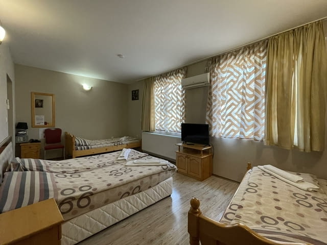 Семеен Хотел "Свищов" със спа зона Интернет, Кабелна, Обзаведено, Паркинг, С тераса, Телевизор, До заведение - град Свищов | Квартири / Нощувки - снимка 4