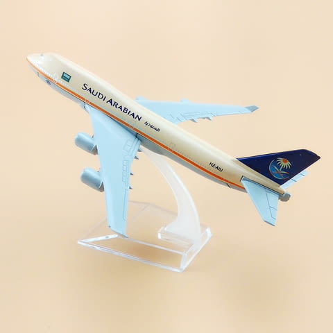 Бойнг 747 самолет модел макет Saudi Arabian метален лайнер Boeing международни полети - снимка 3