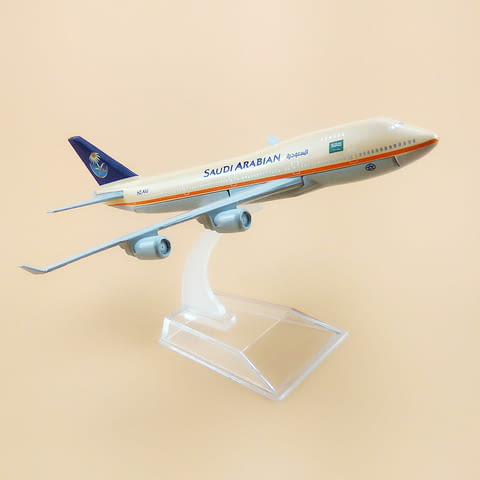 Бойнг 747 самолет модел макет Saudi Arabian метален лайнер Boeing международни полети - снимка 7