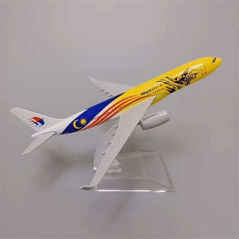 Еърбъс 330 самолет модел макет Malaysia Airlines метален самолетен билет - снимка 5